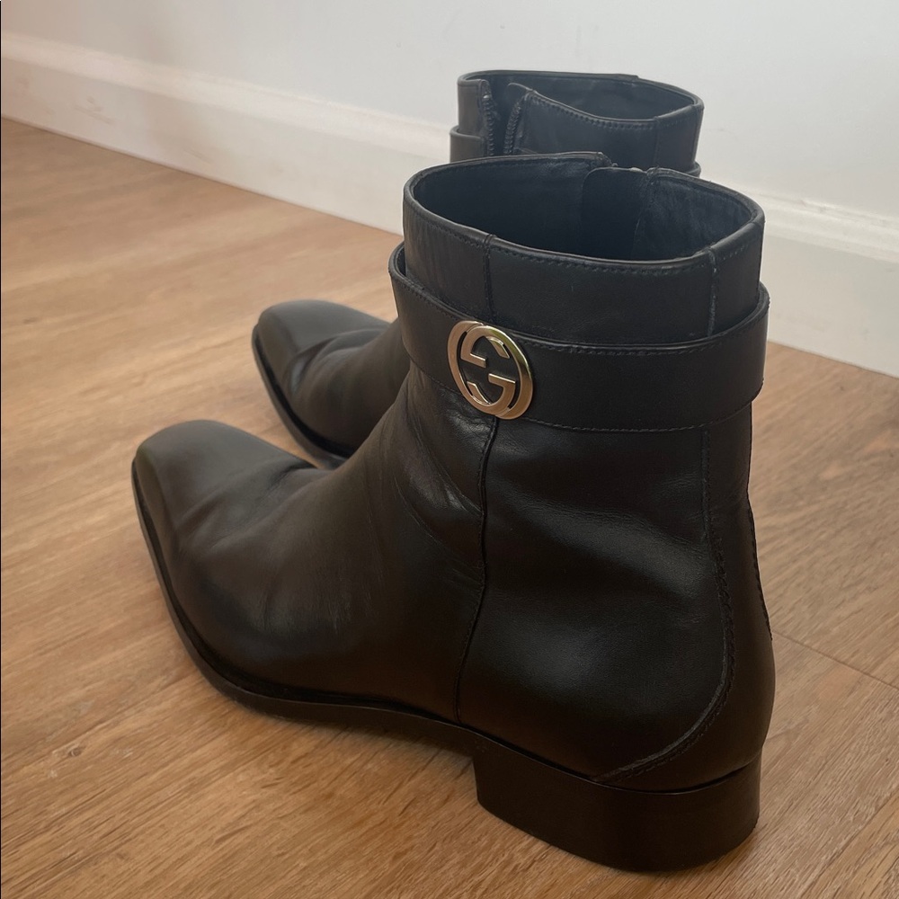 Gucci Black Leather Boots with Silver Accent - Picture 4 of 4